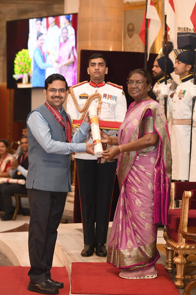 Prof Jitendra Sahu, Pediatric Neurologist, PGI, received the “Rashtriya Vigyan Puraskar: Vigyan Yuva-Shanti Swarup Bhatnagar” for the year 2024 in Medicine